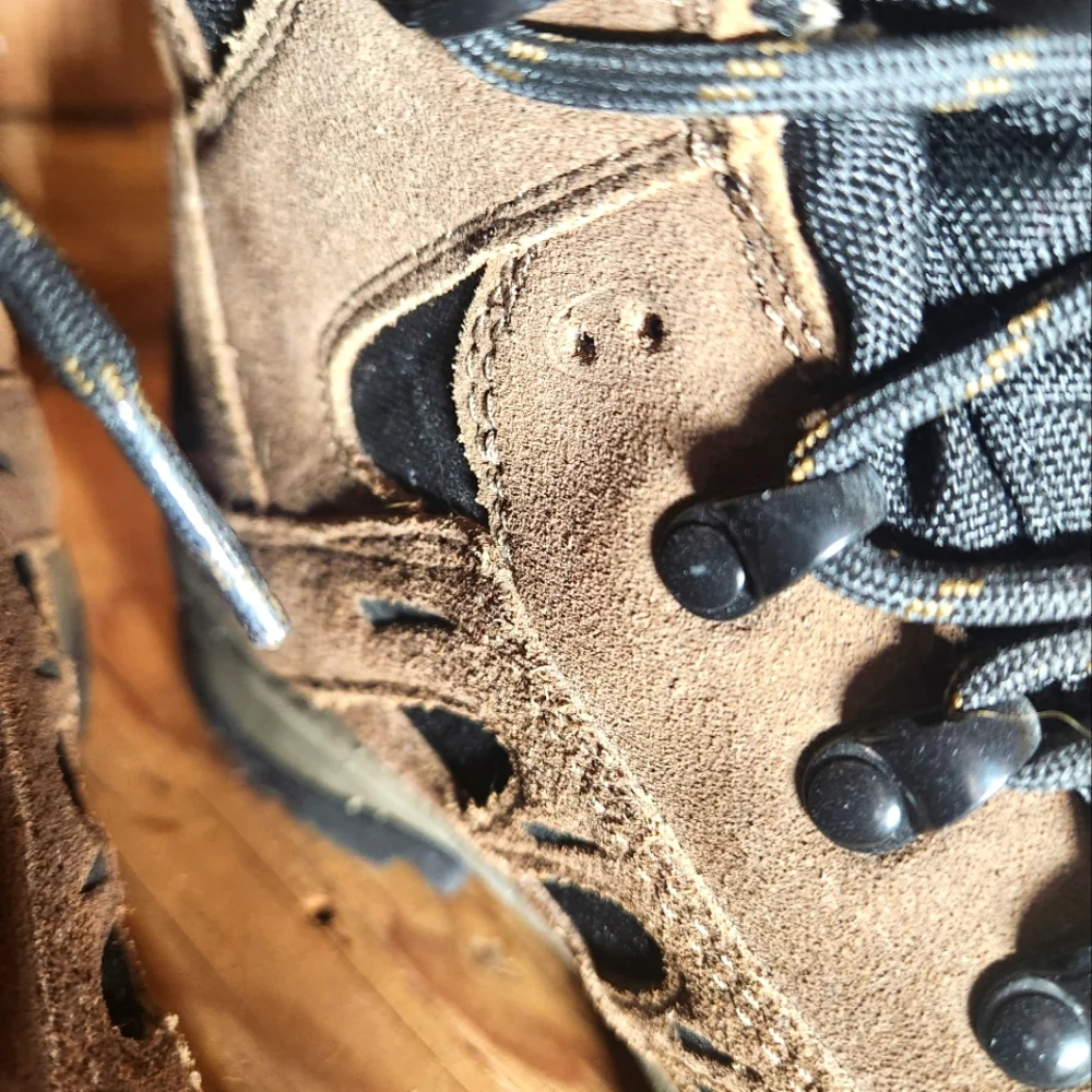 CABELAS DRY PLUS WATERPROOF BOOTS- MEN'S SIZE 9.5